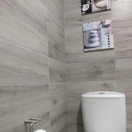 Apartment V4 *