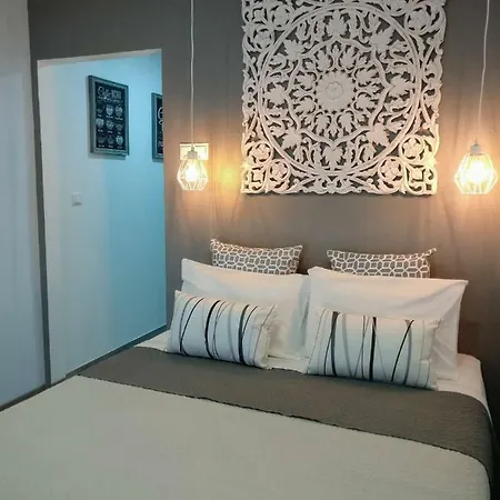 V4 Apartment *