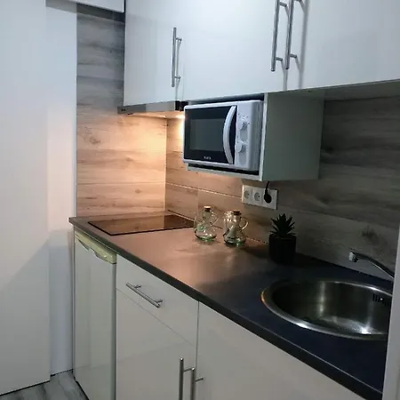 Apartment V4 *
