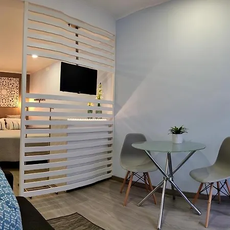 Apartment V4 *